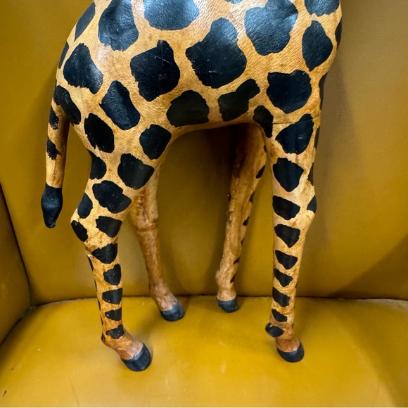 Vintage 1970s Tooled Leather Giraffe Figure Animal Safari Africa Brown - Picture 4 of 12